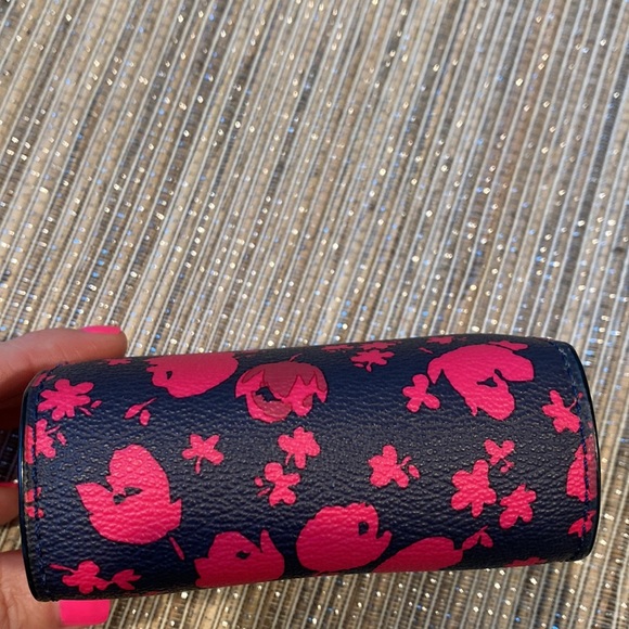 ❤️Sold❤️ Navy Blue and Pink Floral Wallet ❤️ - Picture 3 of 8